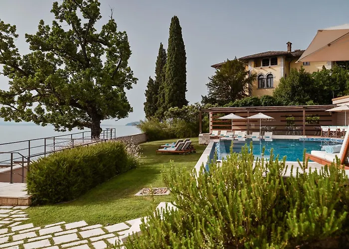 Ikador Luxury Boutique & 5*